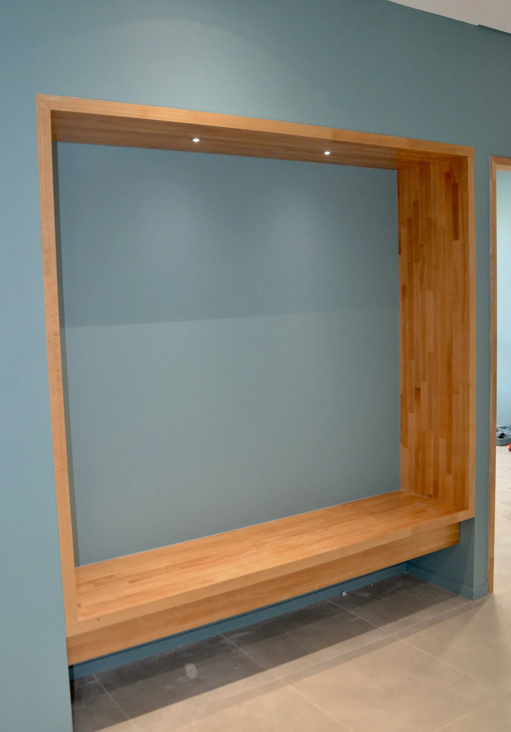 Alcôve avec banquette bois
