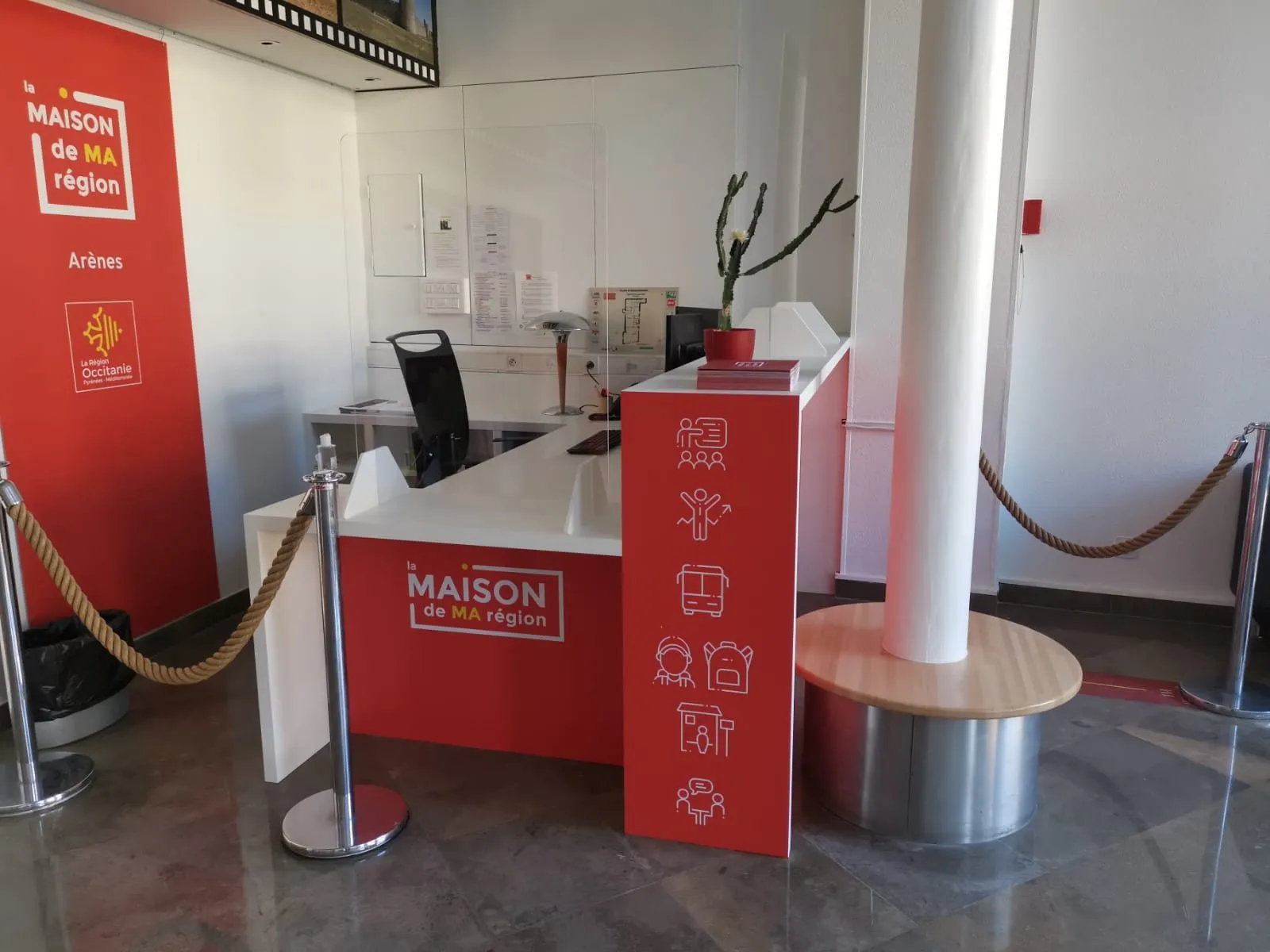 La banque d'accueil en angle