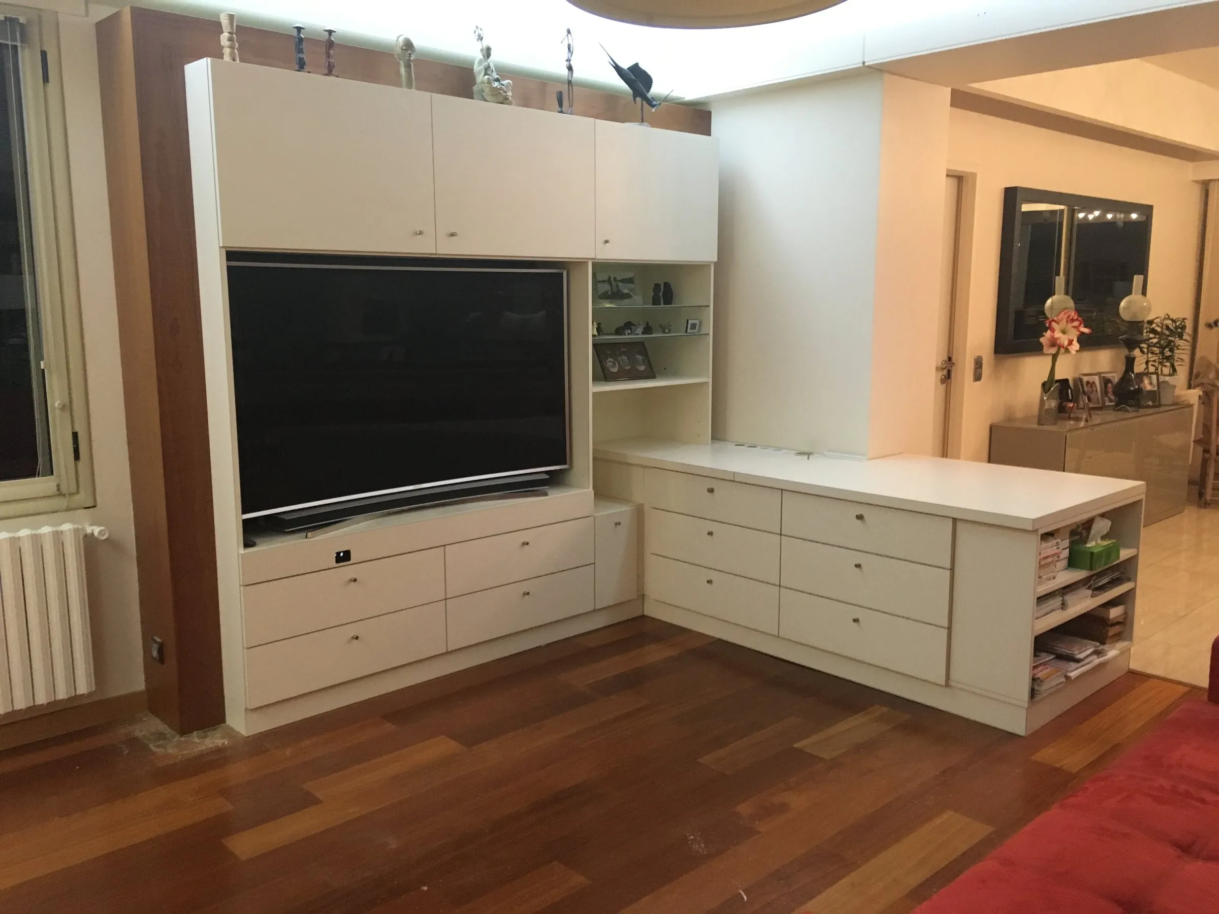 Meuble TV et commode d'angle laqués blancs